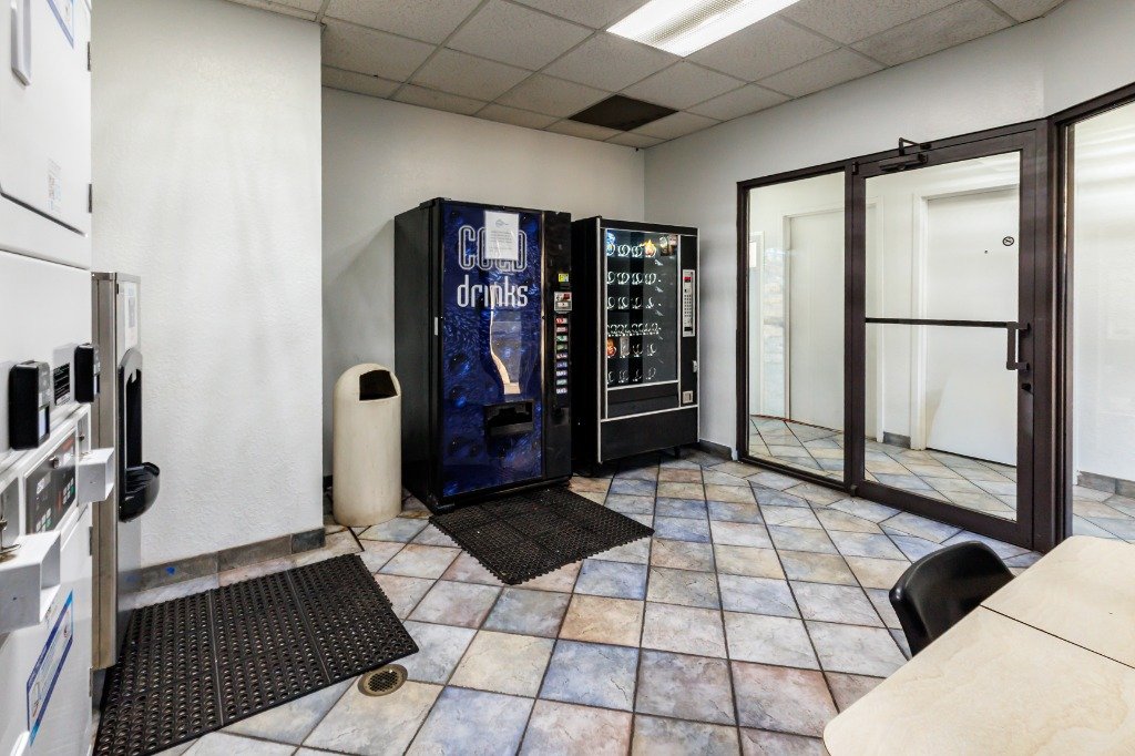 Vending and ice machine area at Budget Inn Greenville