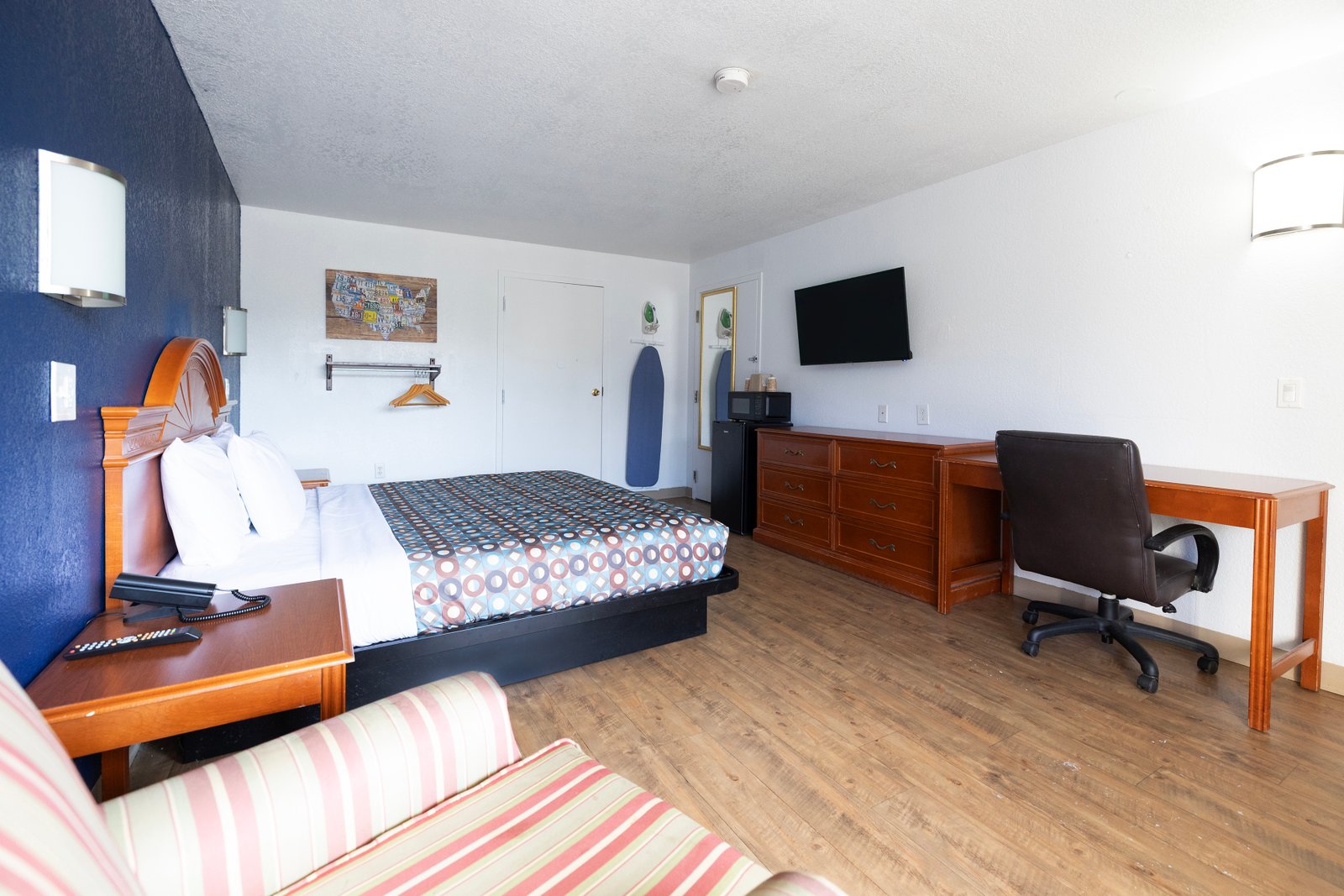 Budget Inn Greenville King Bed Room 2