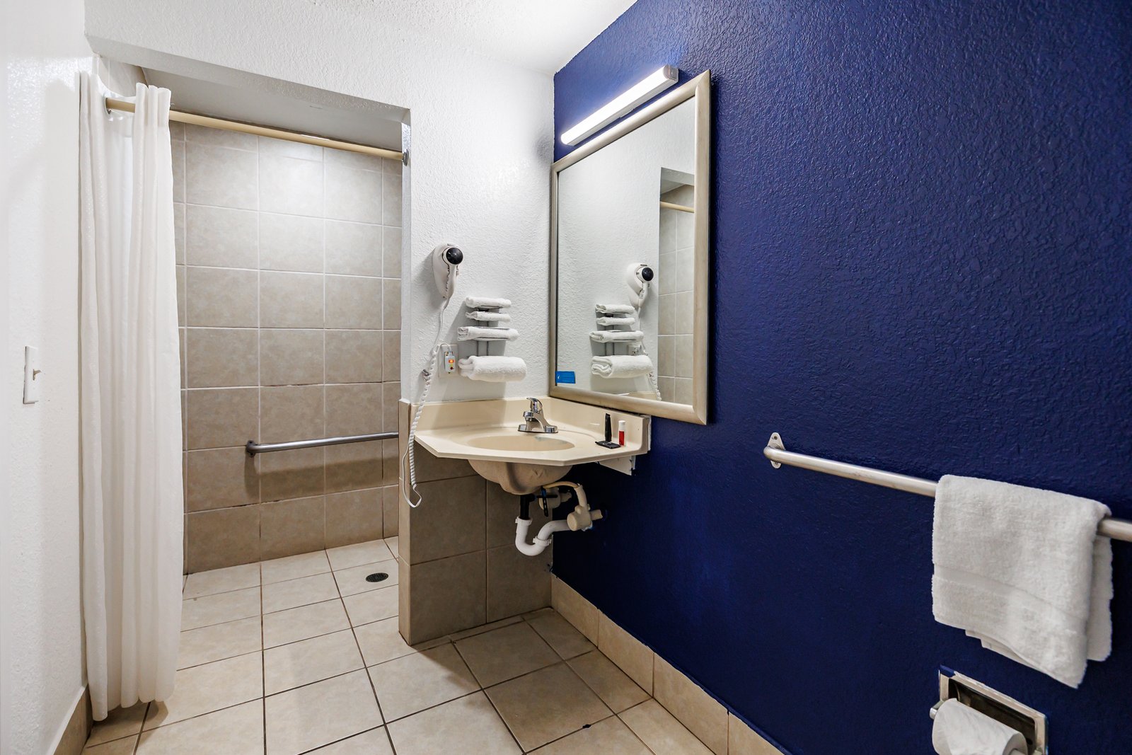 Budget Inn Greenville Queen Bed Room 11